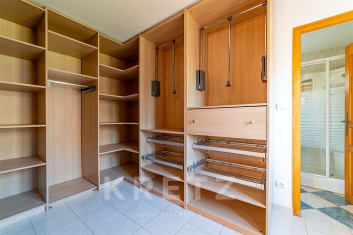 Image No.14-6 Bed House for sale