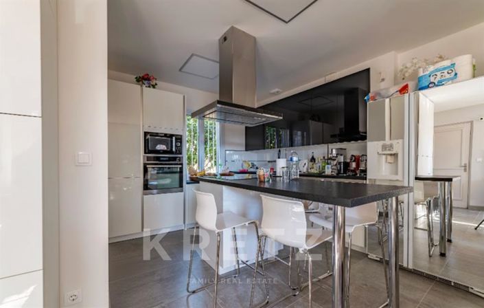 Image No.15-6 Bed House for sale