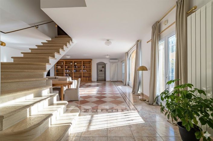 Image No.6-6 Bed House for sale