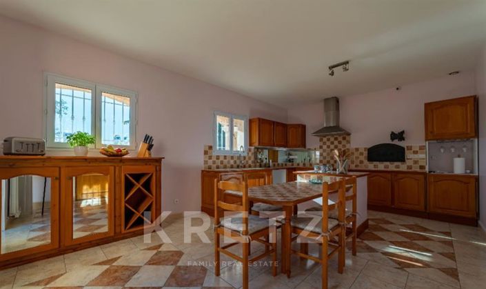 Image No.8-6 Bed House for sale