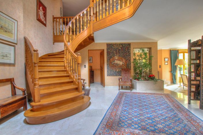 Image No.2-5 Bed House for sale