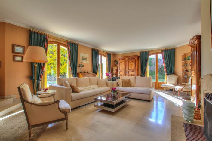 Image No.3-5 Bed House for sale