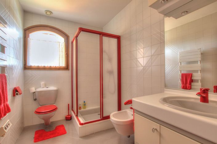 Image No.8-5 Bed House for sale