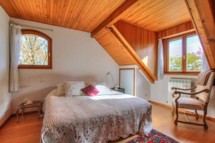 Image No.9-5 Bed House for sale