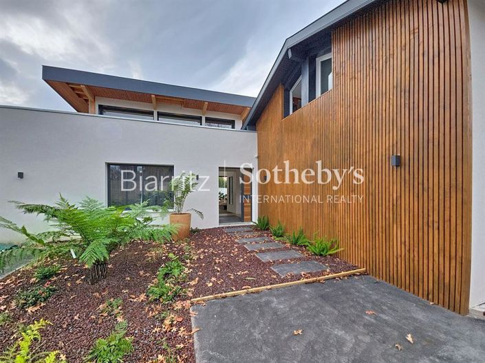 Image No.16-4 Bed House for sale