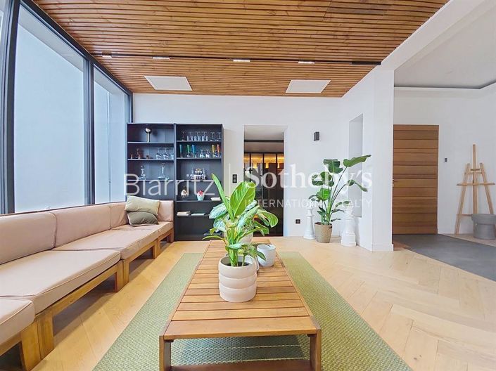 Image No.8-4 Bed House for sale