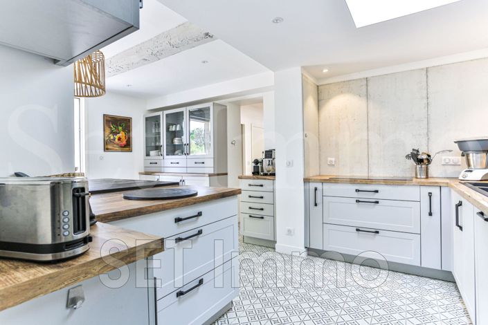 Image No.10-5 Bed House for sale