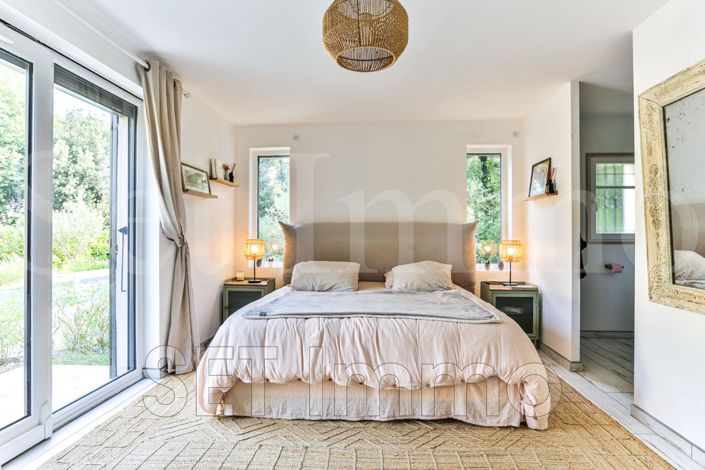 Image No.12-5 Bed House for sale