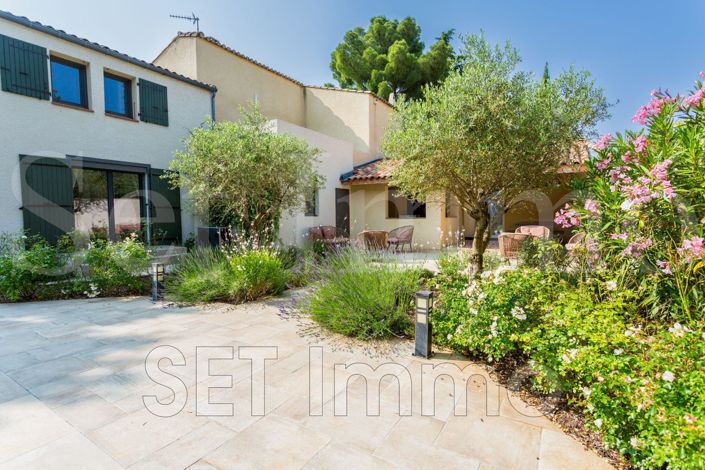 Image No.3-5 Bed House for sale