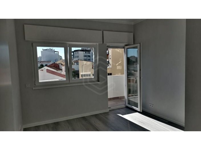 Image No.11-3 Bed Apartment for sale