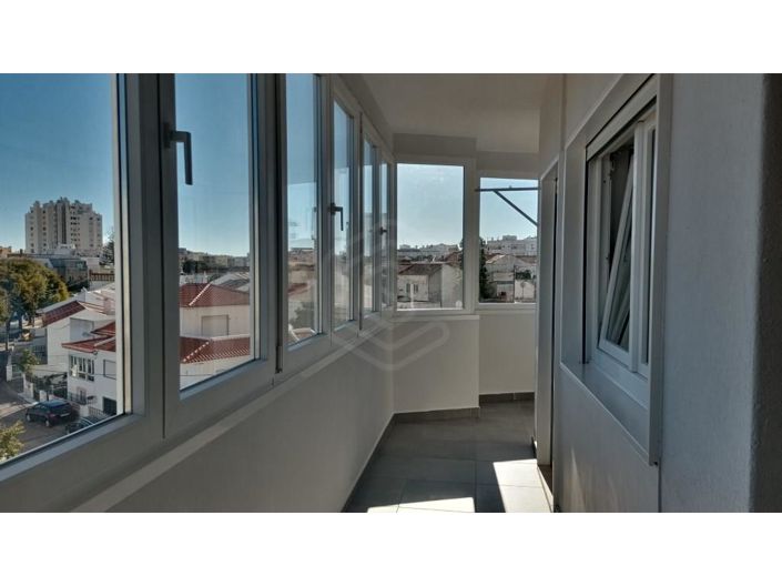 Image No.18-3 Bed Apartment for sale