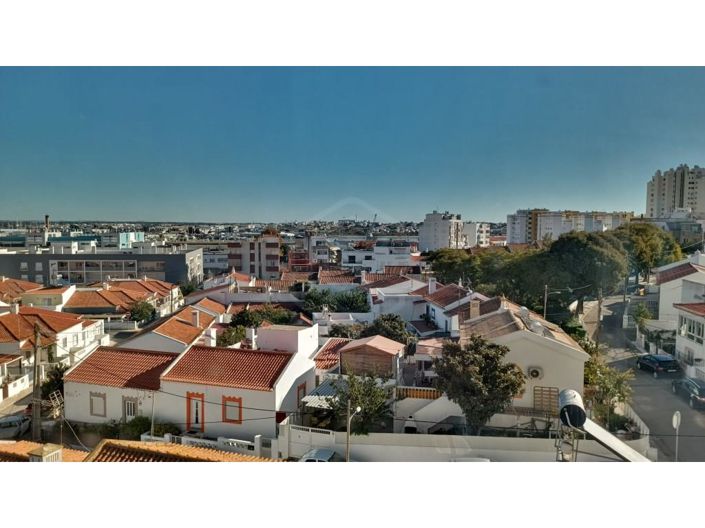 Image No.20-3 Bed Apartment for sale