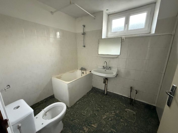 Image No.9-5 Bed House for sale