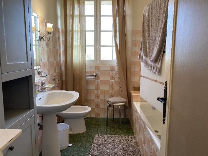 Image No.6-4 Bed House for sale