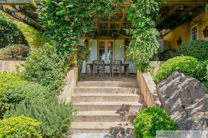 Image No.18-7 Bed House for sale