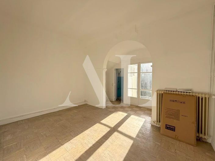 Image No.3-5 Bed House for sale