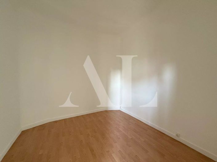 Image No.6-5 Bed House for sale