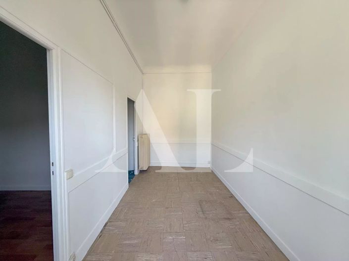 Image No.7-5 Bed House for sale