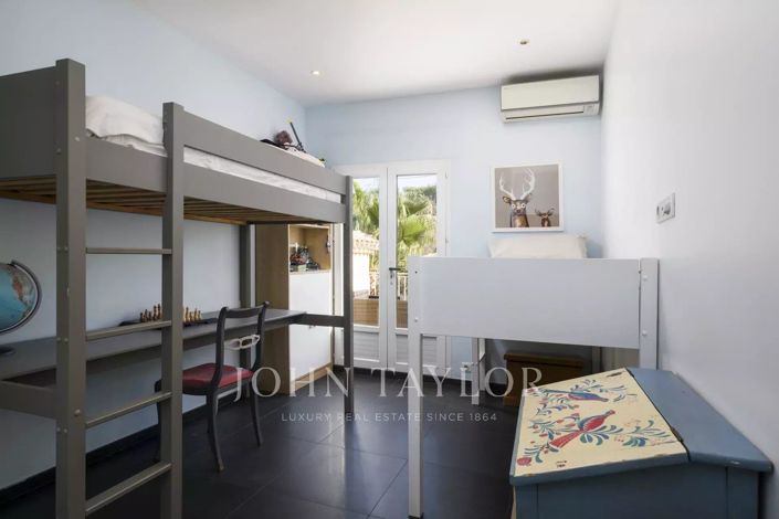 Image No.10-3 Bed House for sale