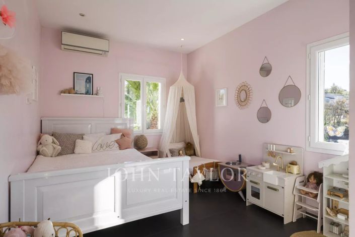 Image No.9-3 Bed House for sale