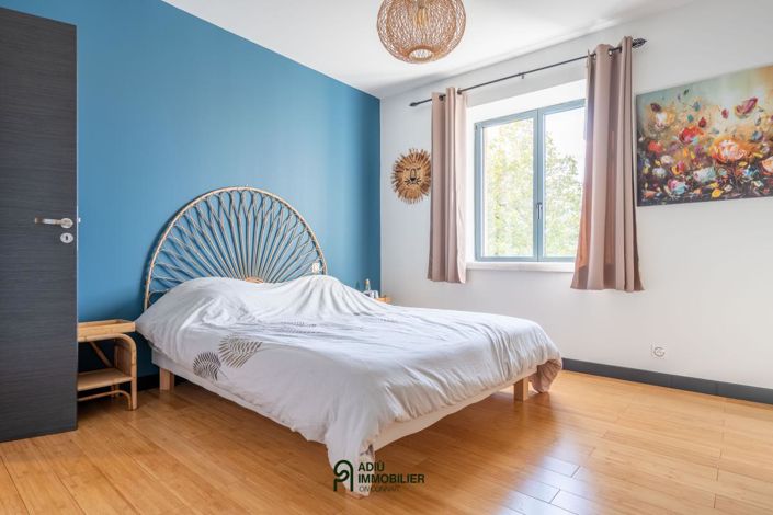 Image No.6-5 Bed House for sale