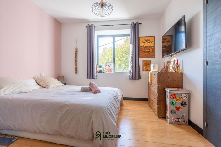 Image No.8-5 Bed House for sale