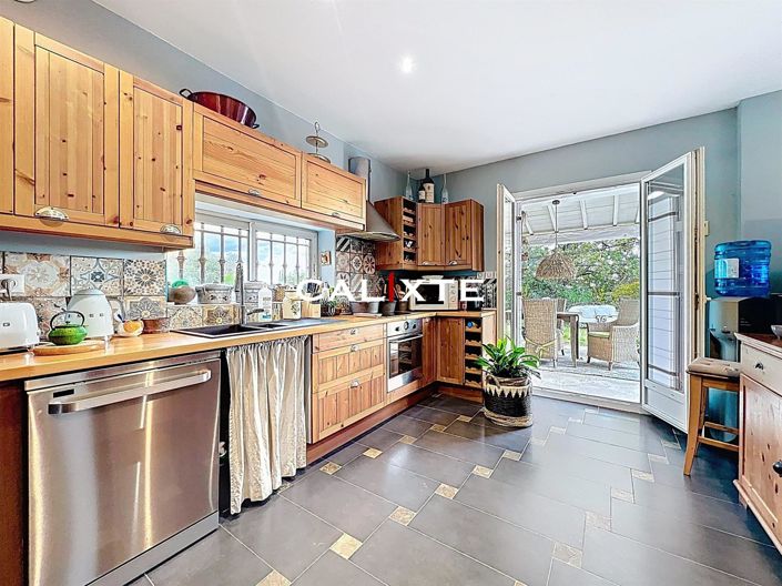 Image No.10-4 Bed House for sale