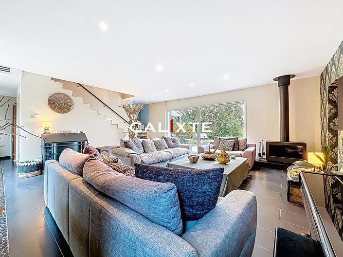 Image No.6-4 Bed House for sale