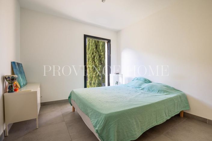 Image No.17-3 Bed House for sale