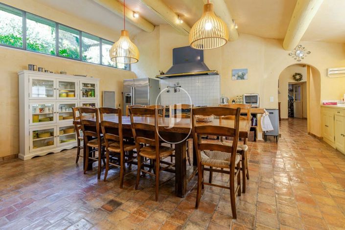 Image No.6-6 Bed House for sale