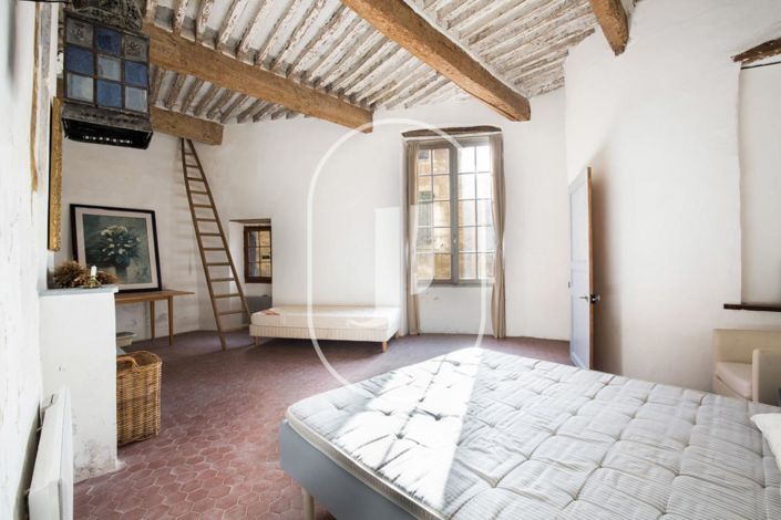 Image No.10-3 Bed House for sale