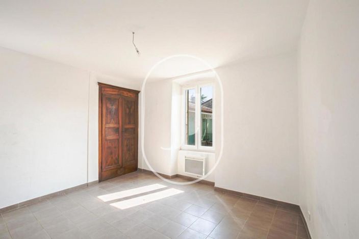 Image No.5-5 Bed House for sale