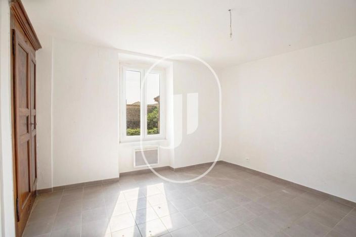 Image No.6-5 Bed House for sale