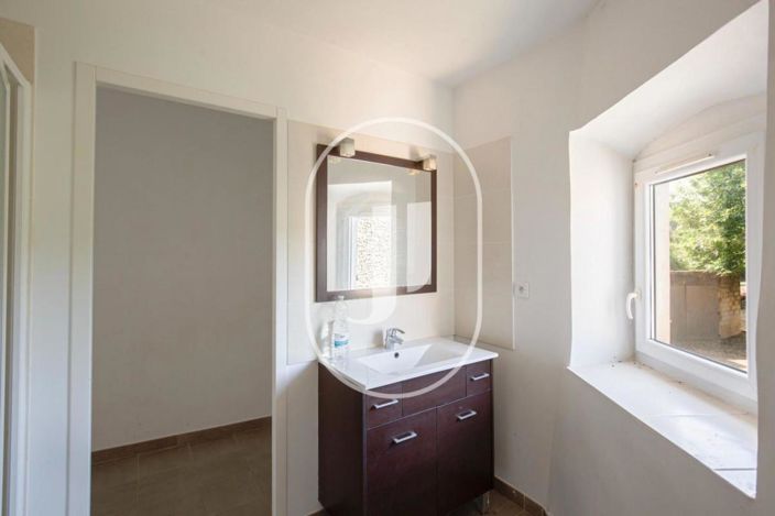 Image No.8-5 Bed House for sale