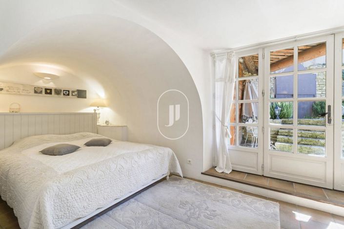 Image No.5-2 Bed House for sale