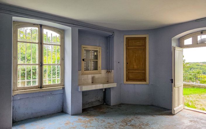 Image No.12-5 Bed House for sale