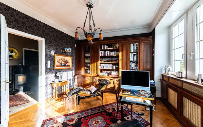 Image No.10-6 Bed Property for sale