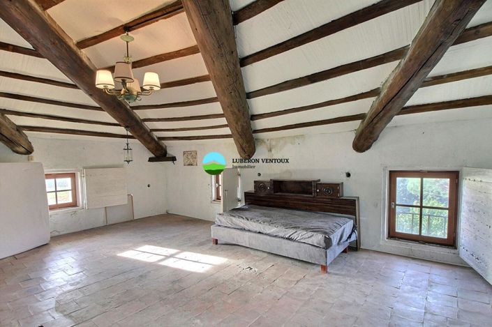 Image No.8-5 Bed House for sale