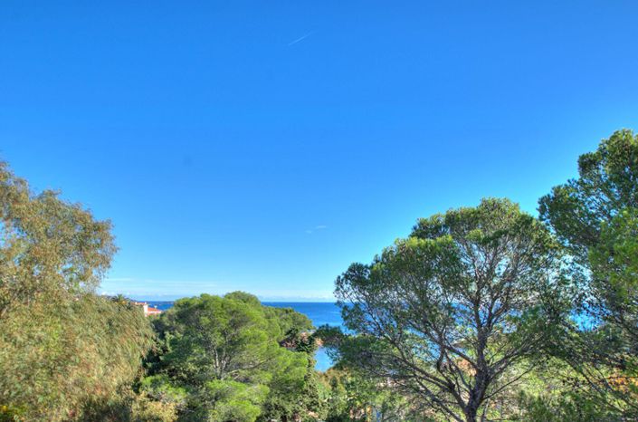 Image No.10-10 Bed House for sale