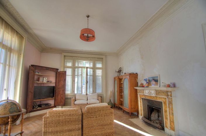 Image No.8-10 Bed House for sale