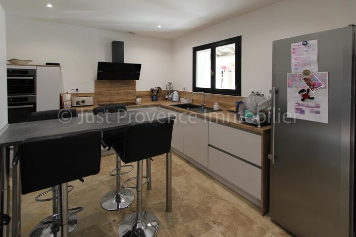 Image No.8-4 Bed Property for sale