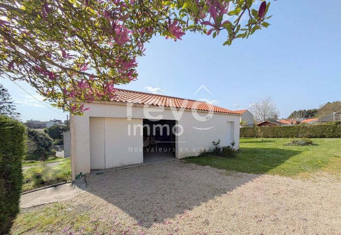 Image No.11-3 Bed House for sale