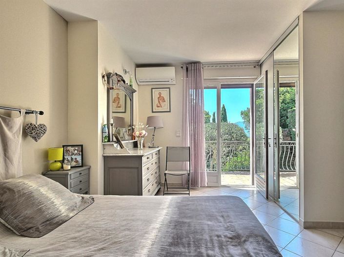 Image No.8-7 Bed House for sale