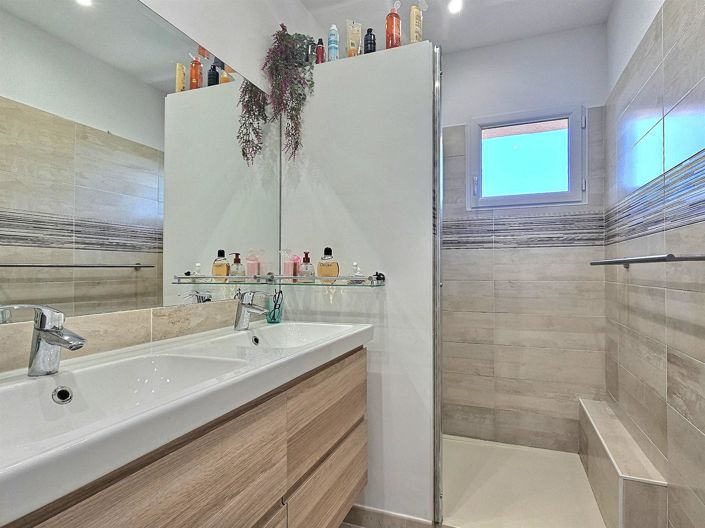 Image No.9-7 Bed House for sale