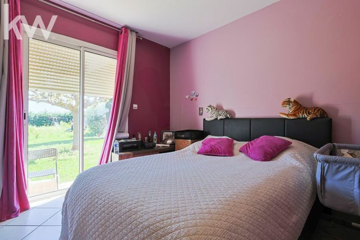 Image No.11-6 Bed House for sale