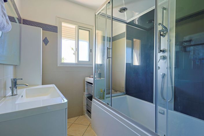 Image No.12-6 Bed House for sale