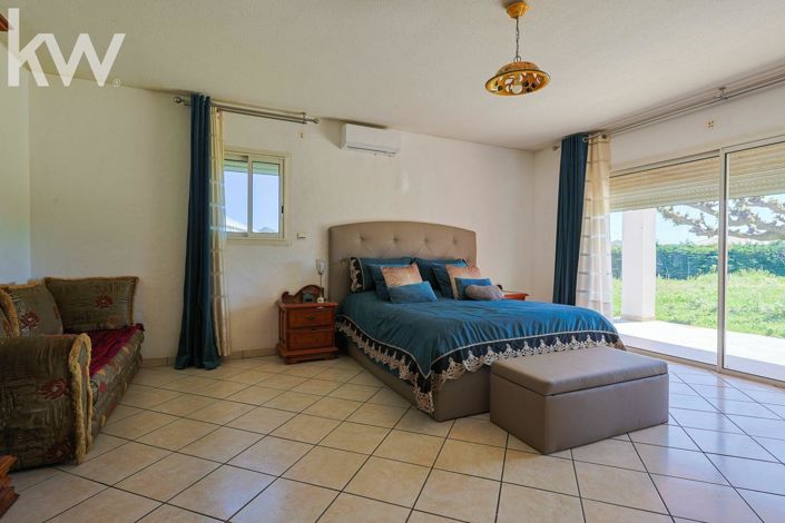 Image No.5-6 Bed House for sale