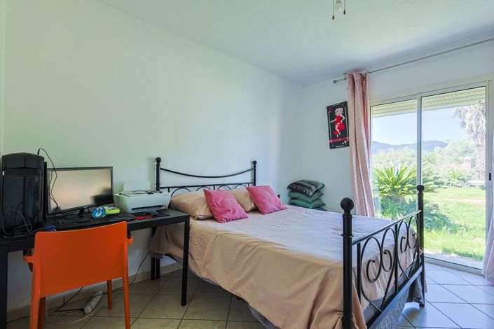 Image No.7-6 Bed House for sale