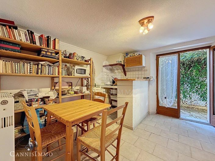 Image No.11-3 Bed House for sale