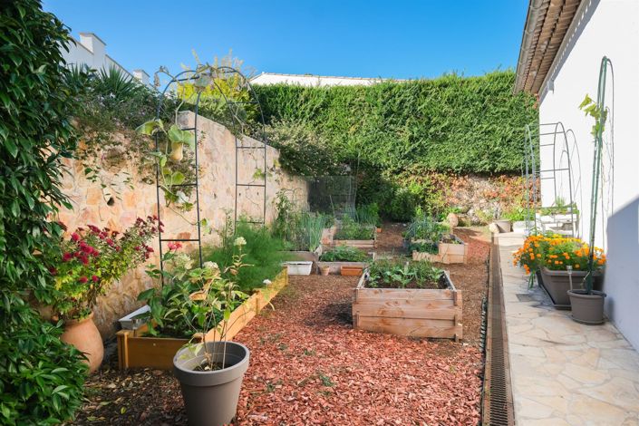 Image No.3-4 Bed House for sale